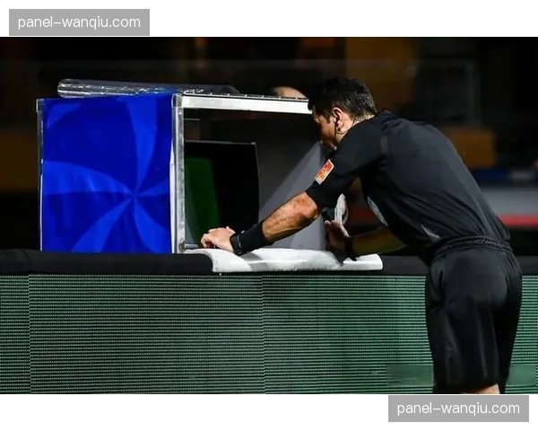 国际足球协会理事会（IFAB）年度会议议程包含讨论“防守方有利原则”在混合防守场景中的应用。